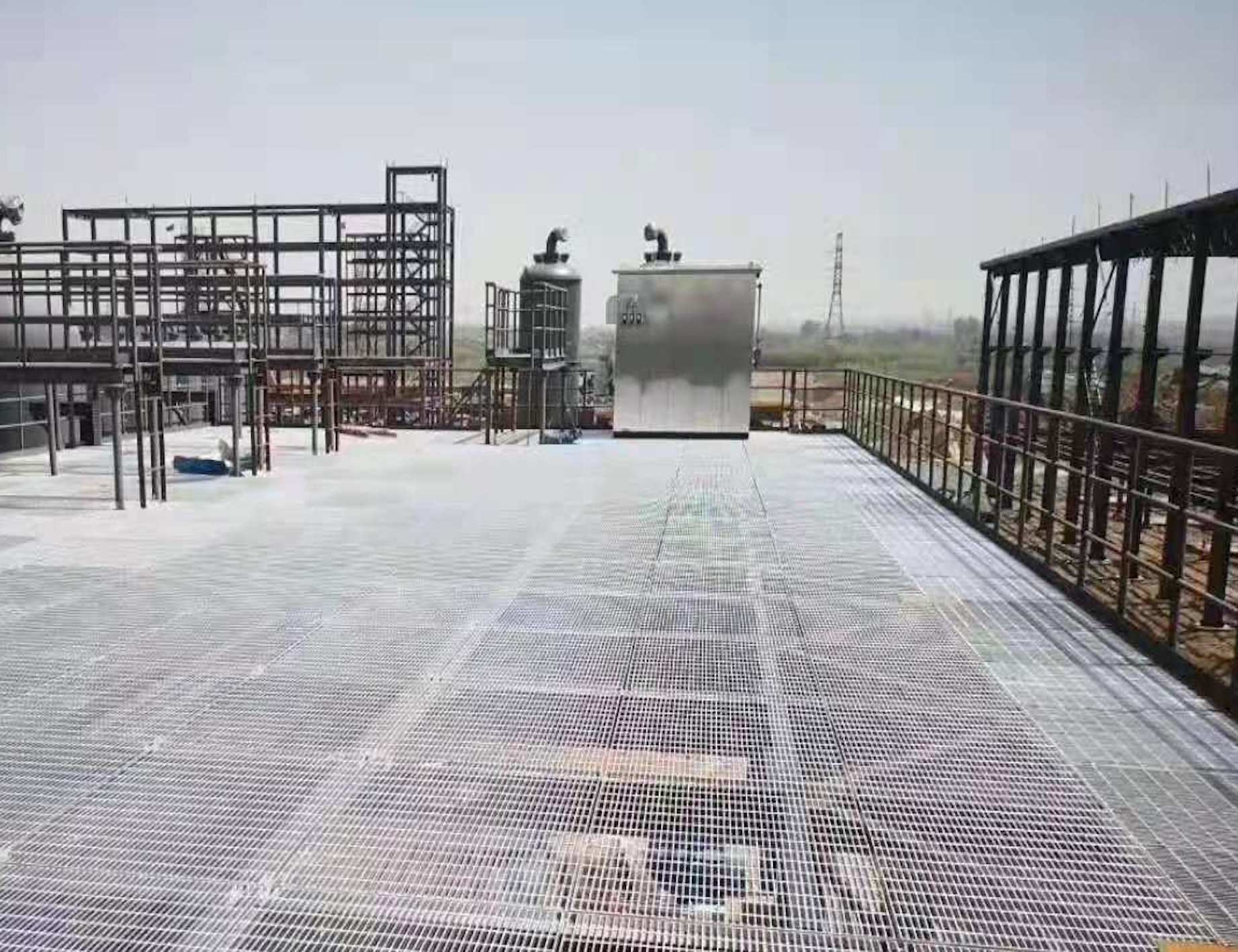 60mm Steel Walkway Grating Powder Coated Explosion Proof Dense Steel Mesh Flooring