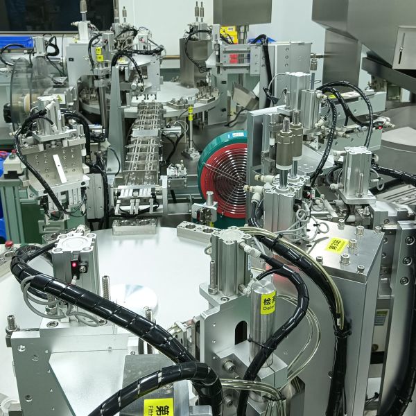 Automated iodophor cap assembly machine, capacity configuration can be