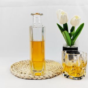 Flat Square Whiskey Vodka Rum Tequila Gin Spirits Glass Bottle with Cork Sealing