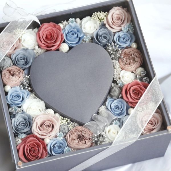 Natural roses preserved floras gift box decorated with jewelry