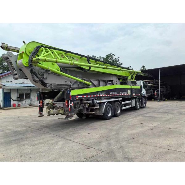 Used Concrete Pump Trucks 59m with Remote Controller HBC and Stable Condition