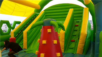 Water Proof And Fire Retardant Inflatable Amusement Park with Roof in Green
