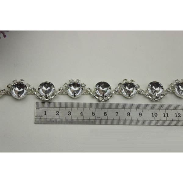 Beautiful customized silver color diamond hardware iron 17 mm luxury chain for bags