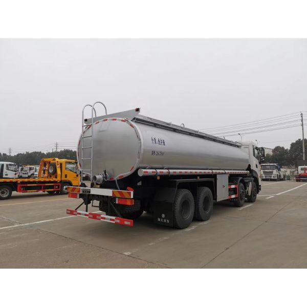 HOWO 6x4 20cbm 30000 Liters Oil Tank Truck Heavy Duty Fuel Delivery Truck