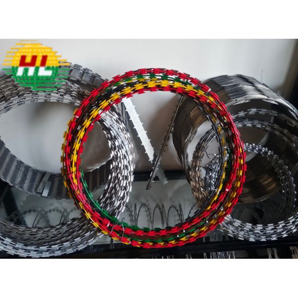 Buy PVC Blade Barbed Wire Aesthetics Corrosion Resistance at wholesale prices