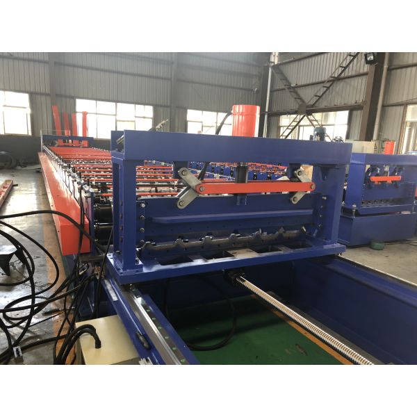 Durable PPGI Color Steel Metal Roofing Machine With Servo Following Cutting