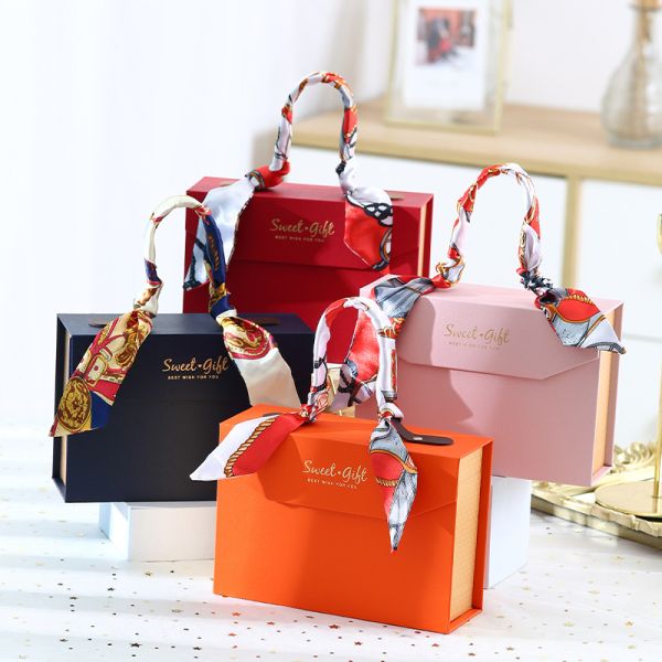 Customized Thickness Paperboard Liner Type Magnetic Gift Box for Skincare Packaging