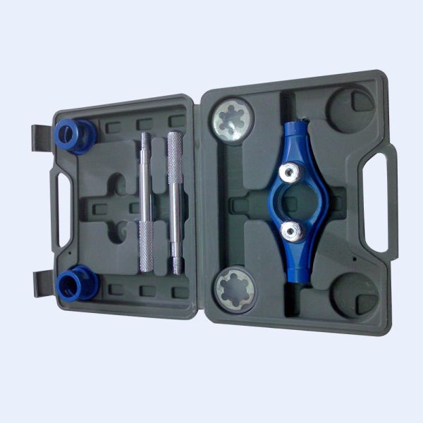 Buy Mallealbe Iron Steel Manual Conduit Tools Electro Galvanized Handle at wholesale prices