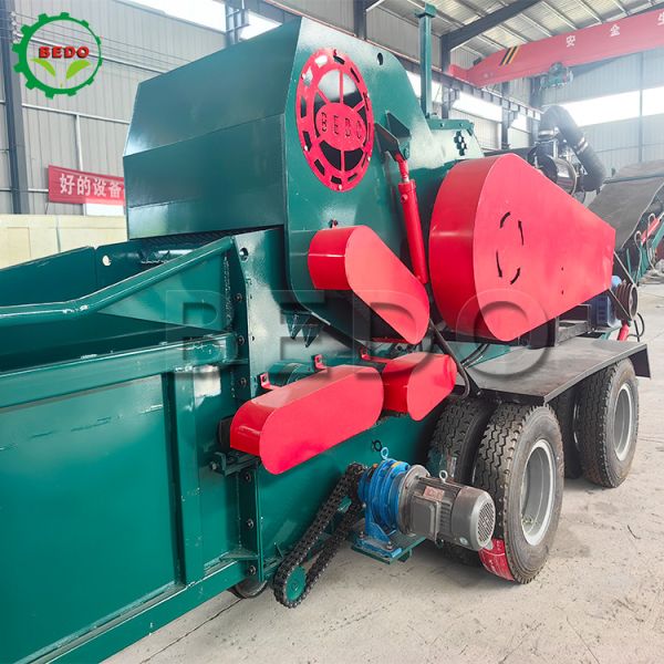 Buy Powerful 10-15t/h Wood Crusher Machine With 10pcs Blade 430hp Diesel Engine at wholesale prices