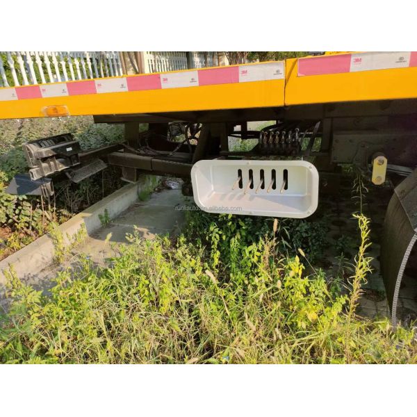 Factory Hot Selling Good Quality Customized Small Mini ISUZU Flatbed Platform Towing Wrecker Truck Light Duty Tow Wrecker Truck