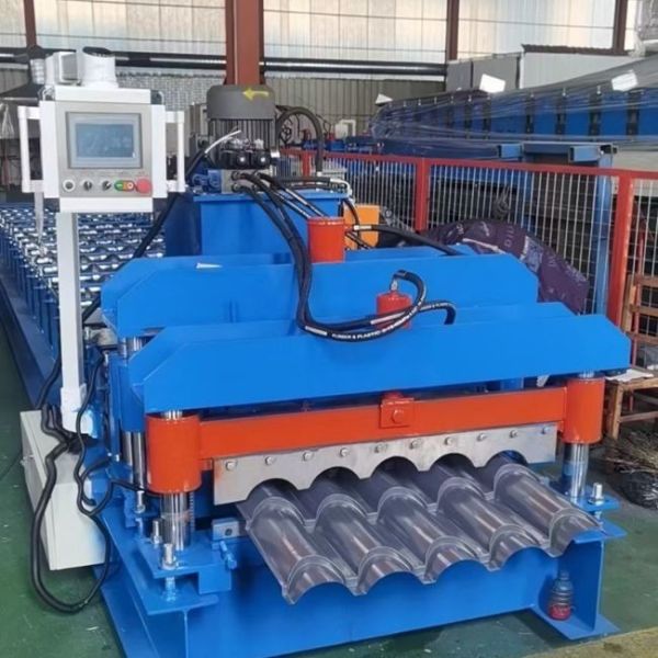 Electric Steel Galvanized Roofing Sheet Roll Forming Machine 220V With Hydraulic Cutting