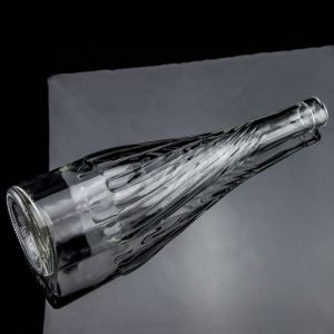 Glass Body Material 500ml 700ml Whiskey Wine Bottle with Unique Bottom Raised
