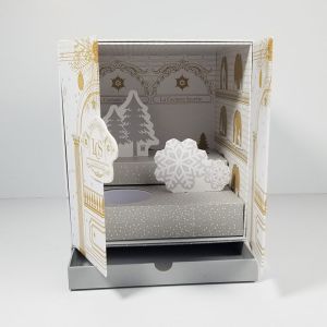 Dustproof Foldable Magnetic Gift Box , Antiwear Cardboard Box With Magnetic