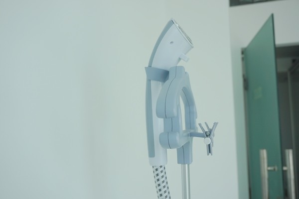 Single Pole Standing Clothes Steamer , Laundry Equipment Upright Fabric Steamer