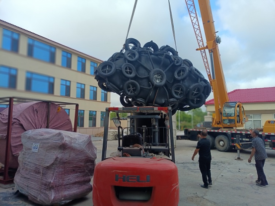 STS Yokohama Type Pneumatic Rubber Ship Bumper Fender With Chain And Tire Net