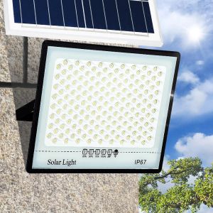 China Remote-Control Solar Flood Light with Waterproof IP65  on sale