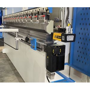 8+1 Axis 3200mm 110T Hydraulic Press Bender With DA66T Main Servo Motor