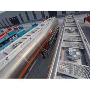 3 Axle Carbon Steel Oil Tanker/Fuel Tank Semi Trailer with 50t-70t Load Capacity