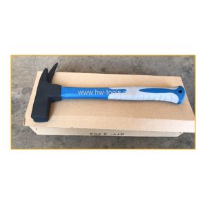 Roofing hammer with magnet