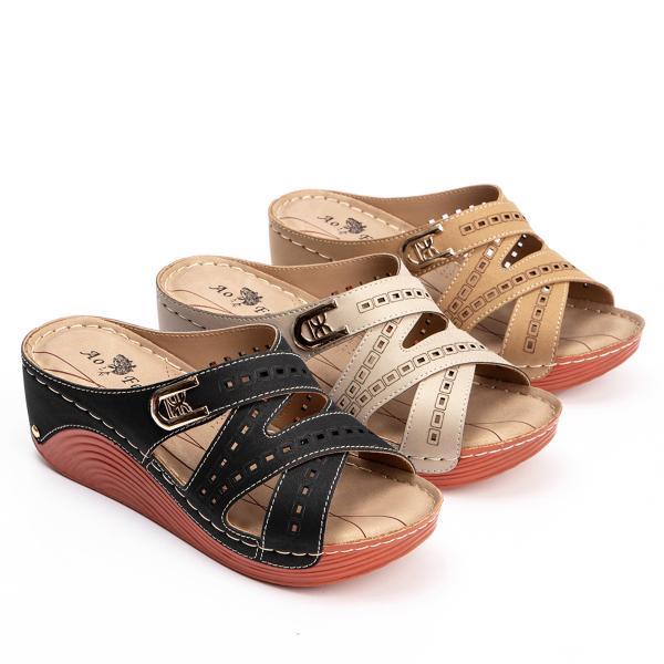 Buy BS080 Slipper Amazon 2021 Outer Wear Slippers Female Thick Bottom Breathable Hollow Beach Southeast Asian Female Sandals at wholesale prices