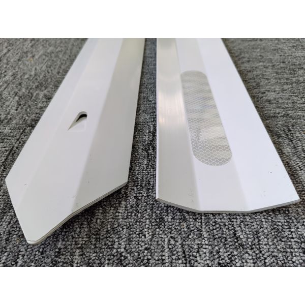 Customized Height White PVC Traffic Delineator Post Flexible Roadside Warning Guide and Reflective Road for Safety