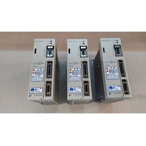 Yaskawa SGD-02AS AC SERVO AMPLIFIER 200-230V 4/2A 50/60HZ NEW
