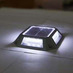 Quality Aluminum Solar Dock Light for Screw Installation 20 Lumens Brightness 2V Voltage for sale