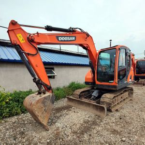 Korea Mini Used Doosan DX75 7.5 Excavator with Original Hydraulic Valve in
