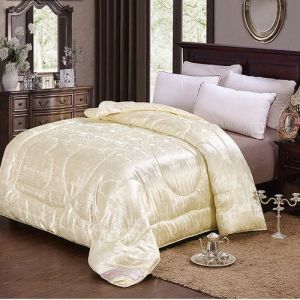 Bedsheet Sleeping Duvet Comforter Quilting Machine Silks Quilt Making Machine