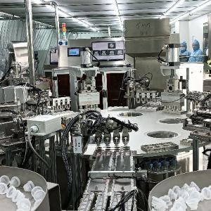 Turntable Type Infusion Bottle Double-Fold Cap Assembly Machine