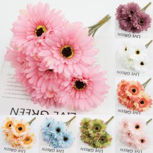 A simulated chrysanthemum decoration and arrangement scene