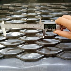 China Galvanized 3.0lbs Anti-Skid Expanded Metal Flooring for Industrial Platforms on sale
