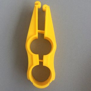 Broiler Nipple Drinker Plastic Pipe Hooks Yellow PVC Pipe Hook