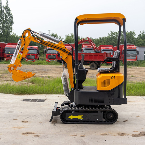 Buy Maneuverable 1.8 Ton Mini Excavator SGS Compact Digging Equipment at wholesale prices