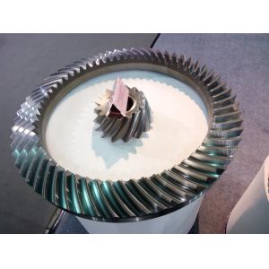 Power Skiving Pinion Grinding Transmission Spiral Bevel Gear 18CrNiMo7 Steel