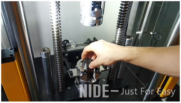 armature shaft pressing machine.jpg Rotor Commutator End Plate Shaft Pressing Armature Machine