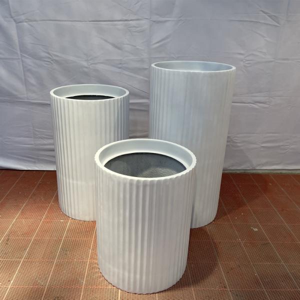 Garden Fiberglass Flower Pots Resin Planter In Black White Color