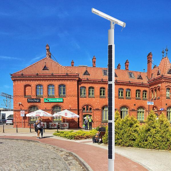 Triangle Type Integrated Solar Led Street Light 12000 Lumen 8 Meters With Smart Control System