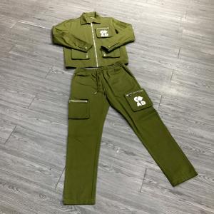 China Polyester Custom Windbreaker Cargo Sweatpants Set Men's Zip Up Jacket With Custom Label on sale
