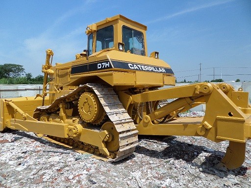 Buy Used Second-hand CAT Caterpillar D7H Bull dozer With Ripper at wholesale prices