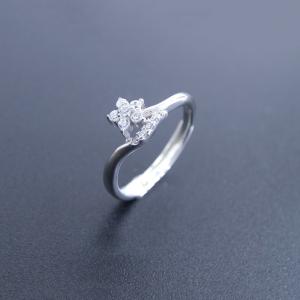 Fashionable Silver Diamond Ring Round Sequential Arrangement Shape