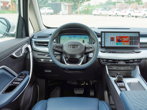 4605*1878*1643mm GEELY Jiaji VF11 MPV XINGYUE S L E Pro Vehicle with Left Steering