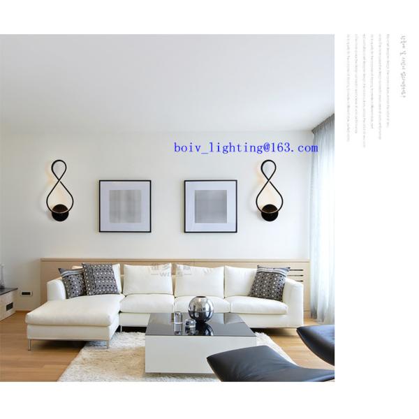 A 8 LED Wall Light Of Bedroom White Or Black Color Lamp Body