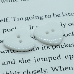 wholesale DIY fancy children Heart-shaped button resin 2 holes shirt trench coat