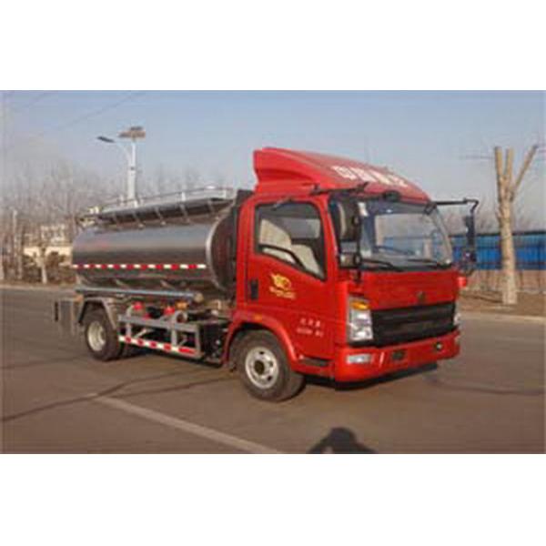Double Seats 4x2 Fuel Tank Truck SINOTRUK HOWO 5m3 With Engine Chaochai And Cab 2080