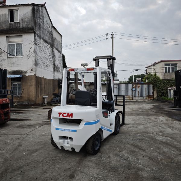 Used Hangzhou H35 3.5-ton diesel forklift detail view