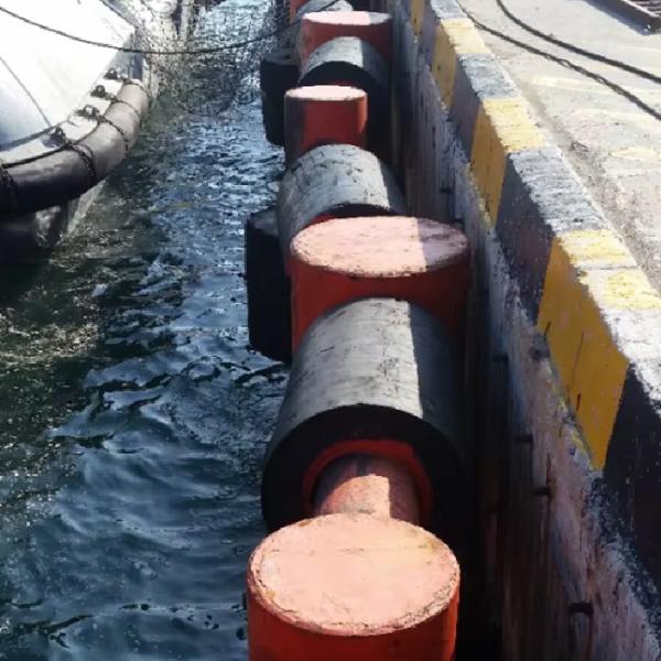 Ship Cylindrical Marine Fenders Dock Rubber Fender Tug Boat Fender