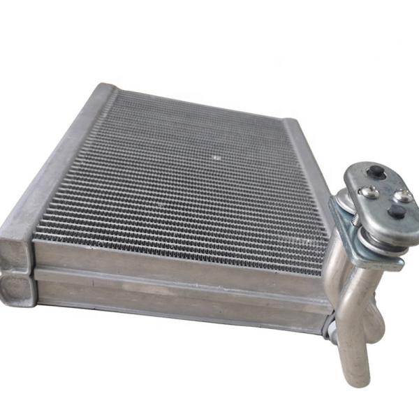 OEM 673000093 Car Aluminum Radiator Cooling System For Maserati