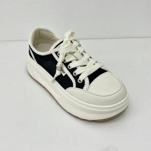 China Leisure Black And White Canvas Sneakers With Breathable Mesh Upper on sale