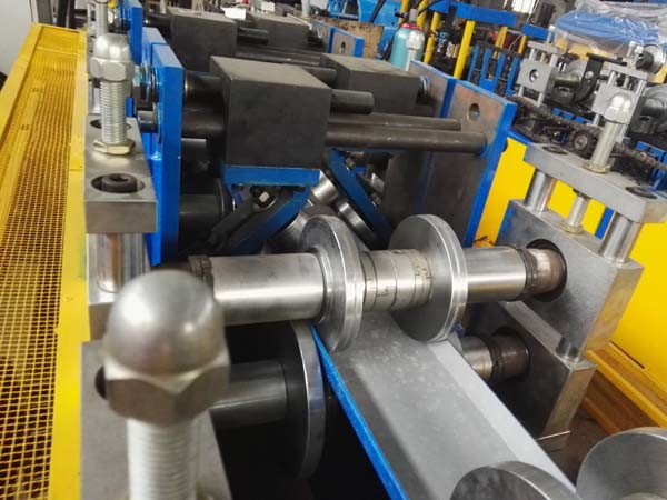 Buy 50000kg Hydraulic Stud and Track Forming Machine at wholesale prices